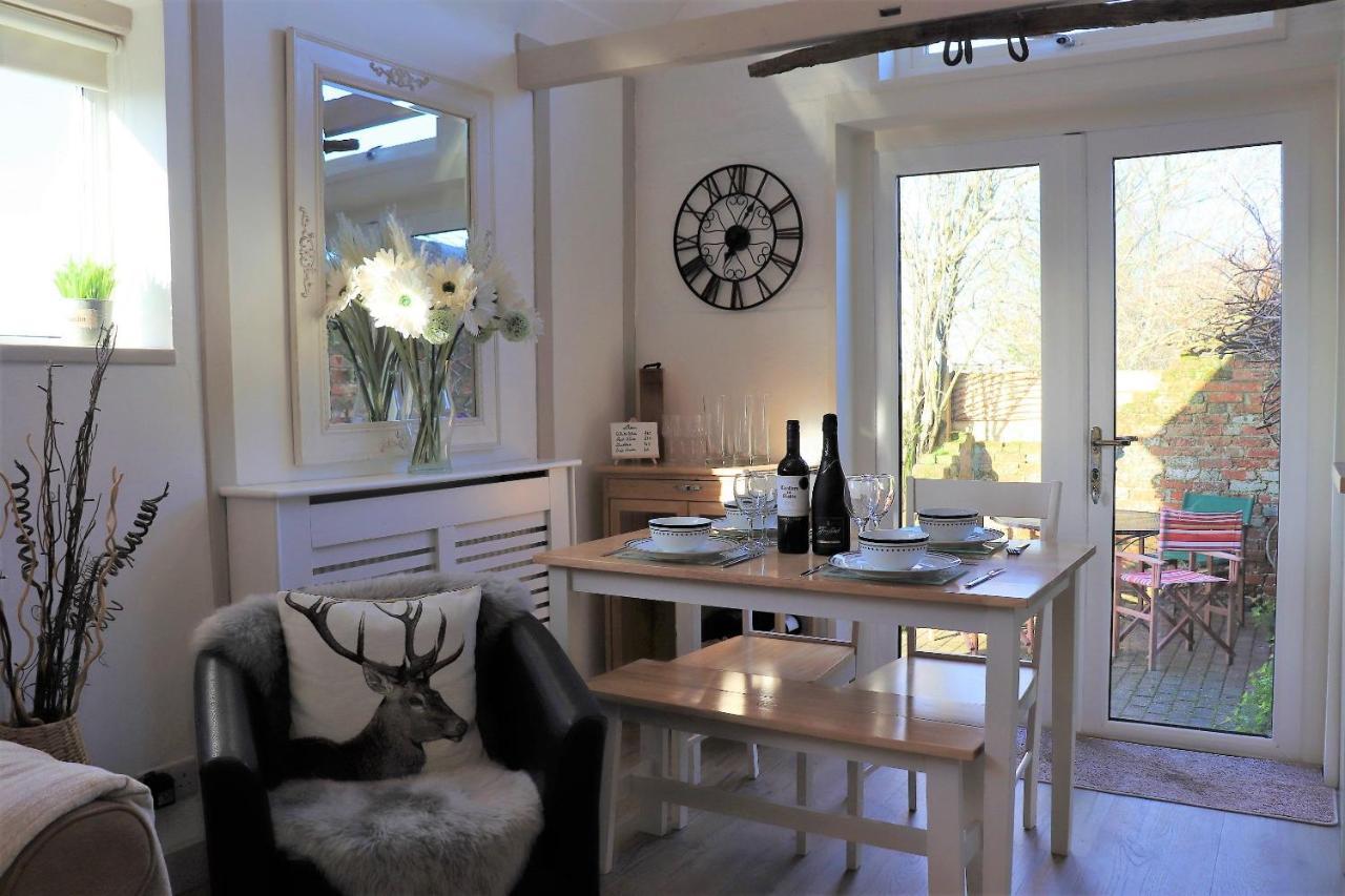Beautiful Barn Conversion, 3 Bed, Hot Tub, Sauna, Gym, Enclosed Garden Ryde  Exterior photo