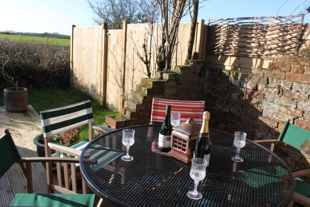 Beautiful Barn Conversion, 3 Bed, Hot Tub, Sauna, Gym, Enclosed Garden Ryde  Exterior photo